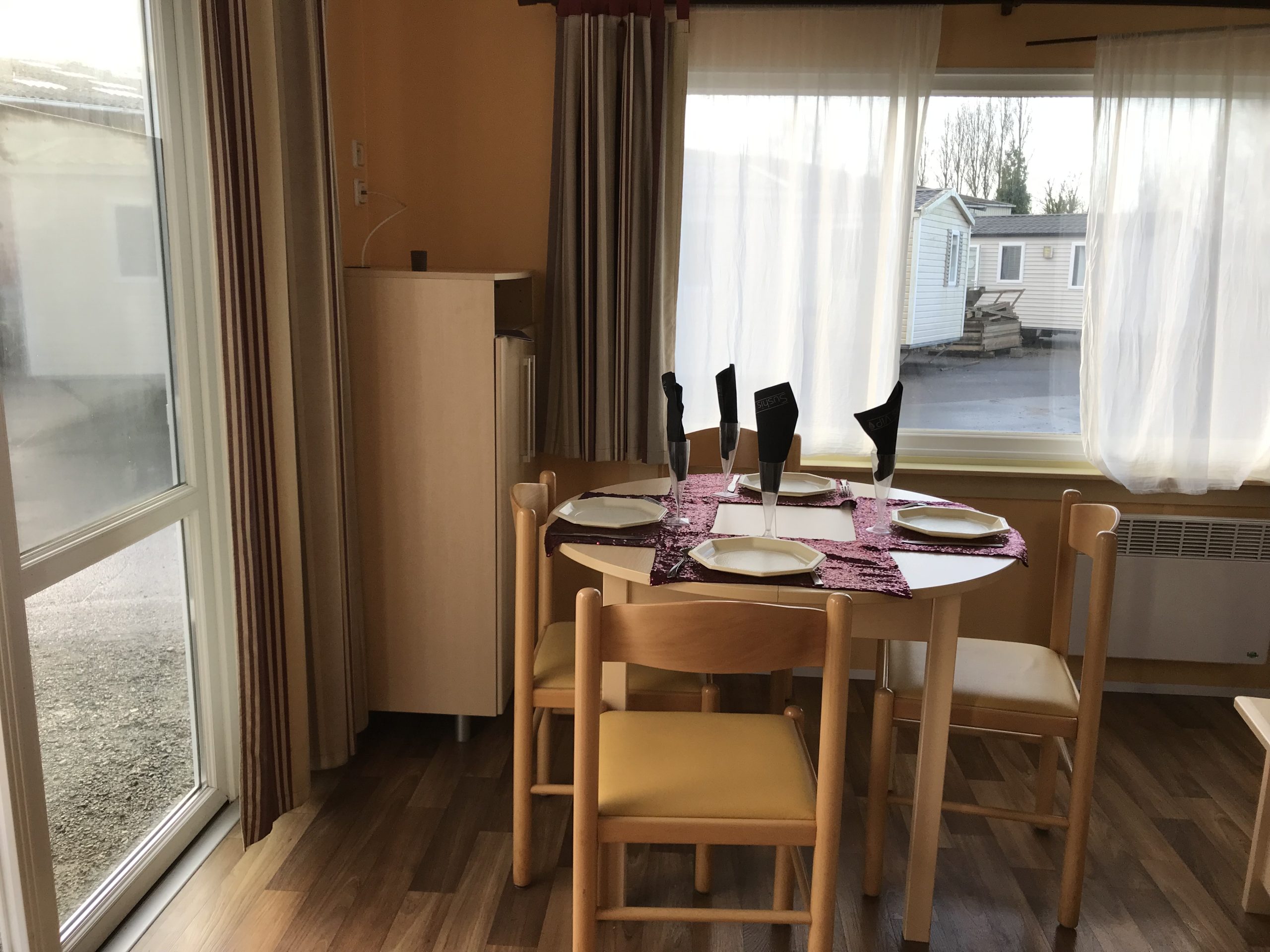 coin repas du mobil home IRM panoramique breizh Loisirs 29